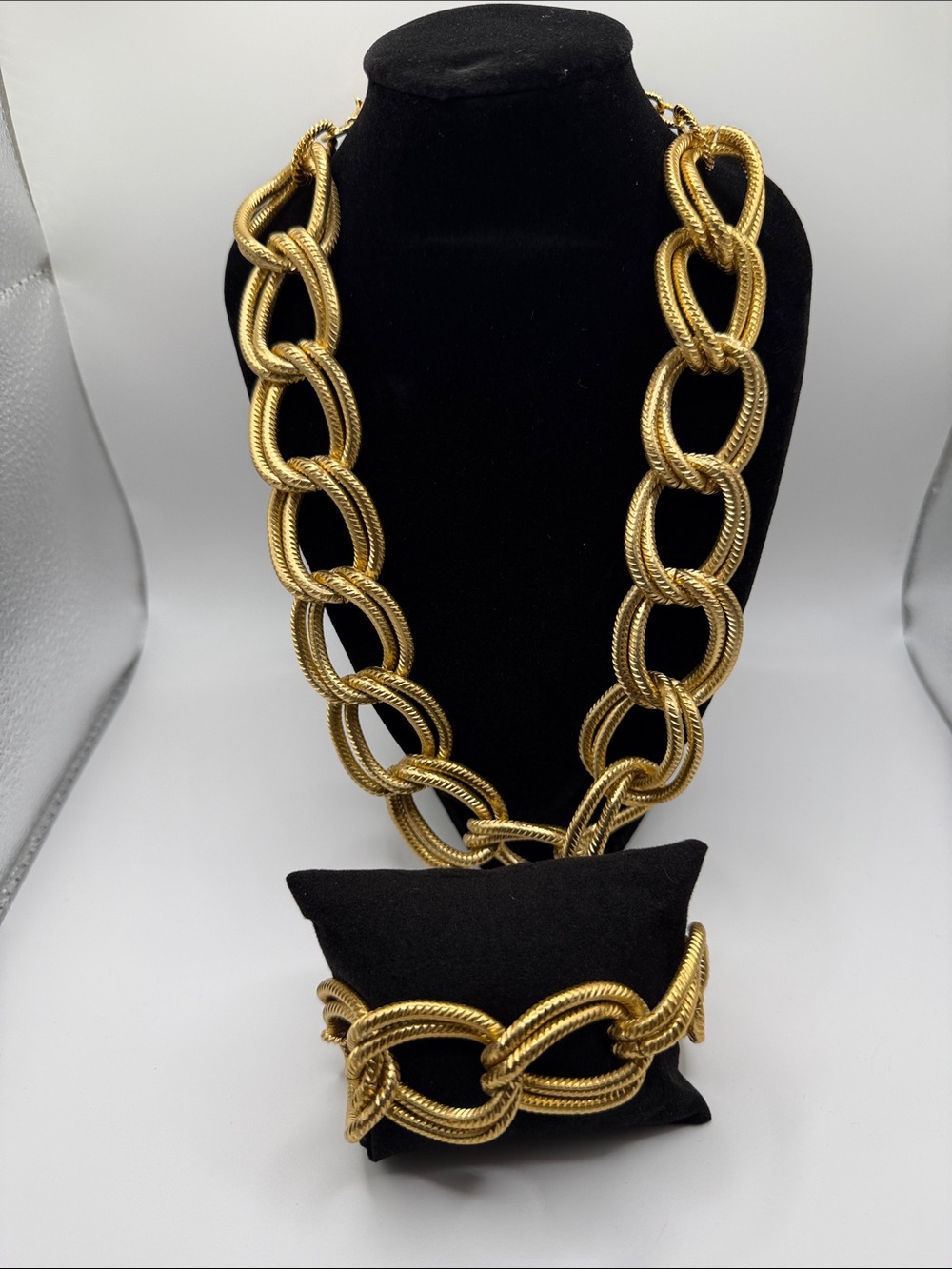 Gold Link Chain Necklace - Women Jewelry - Picture 5 of 7